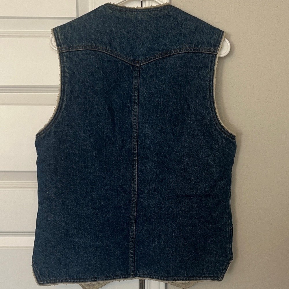 Vintage Levi's Dark Blue Denim Vest with Shearling Lining - Picture 7 of 8